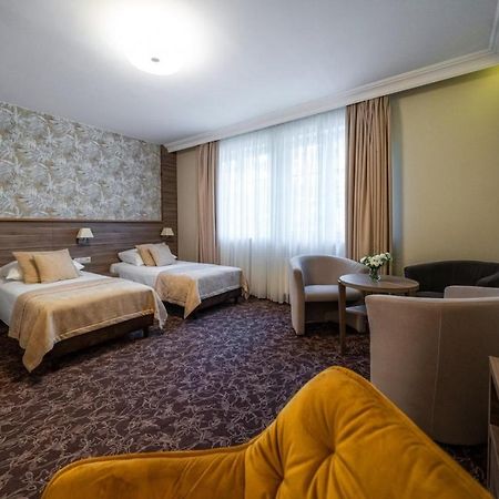Korona Hotel Ostroleka  Eksteriør bilde