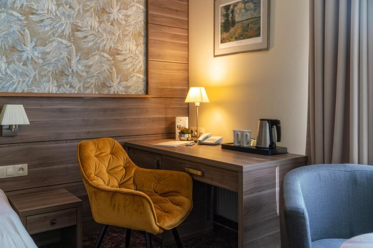 Korona Hotel Ostroleka  Eksteriør bilde