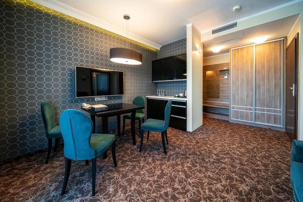 Korona Hotel Ostroleka  Eksteriør bilde