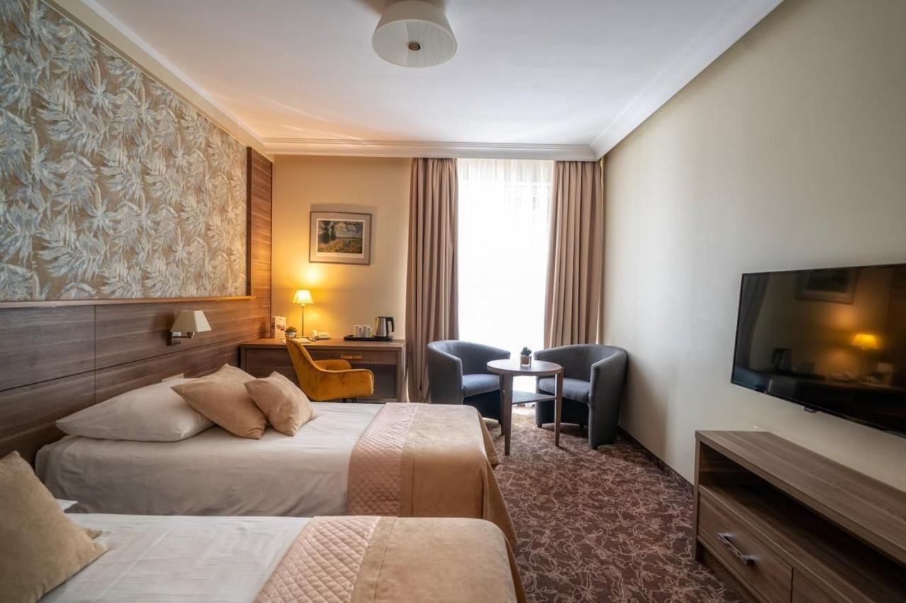 Korona Hotel Ostroleka  Eksteriør bilde