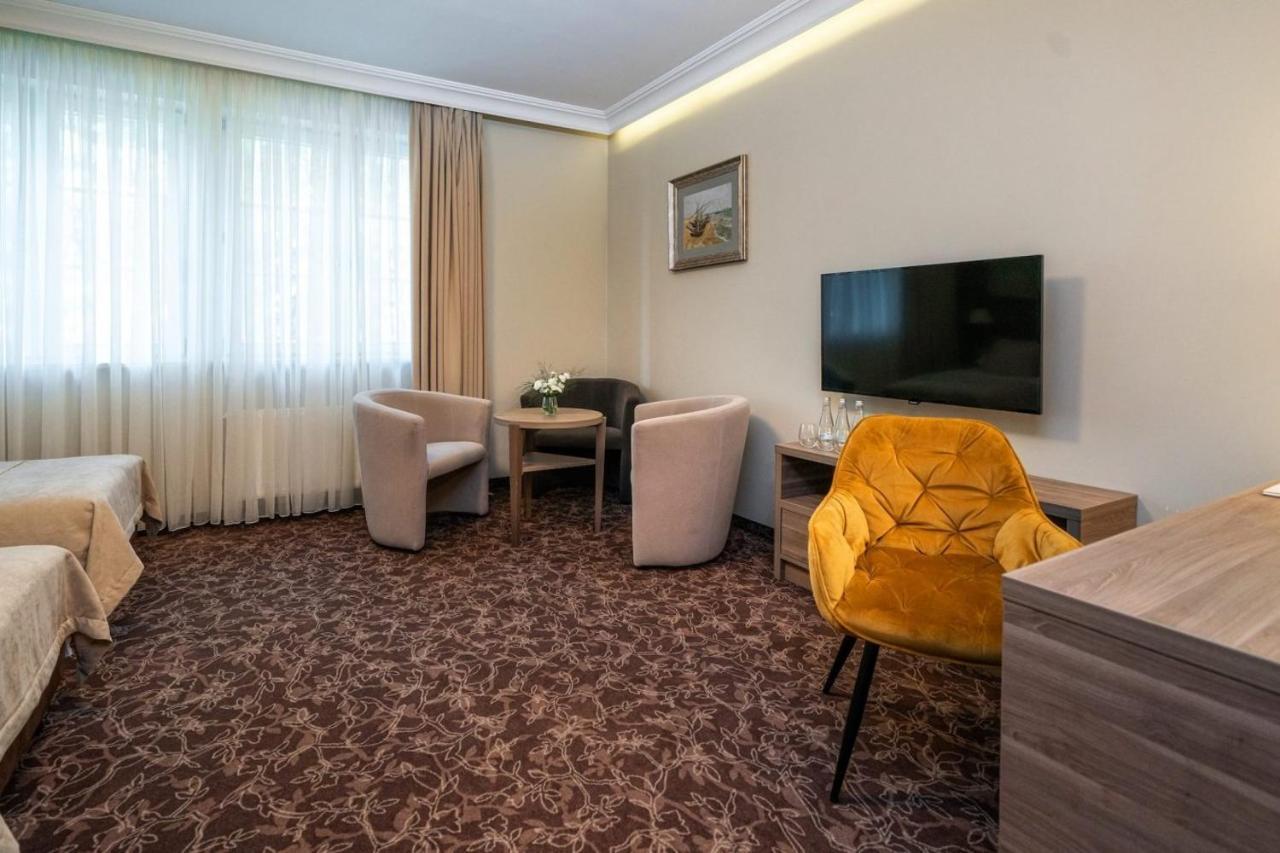 Korona Hotel Ostroleka  Eksteriør bilde